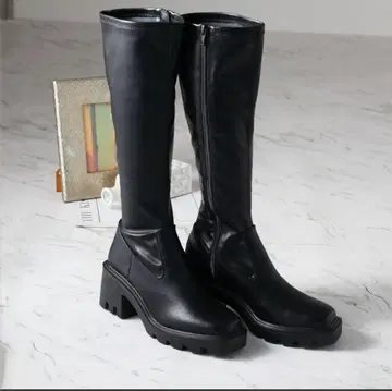 지퍼 달린 블랙 롱 부츠