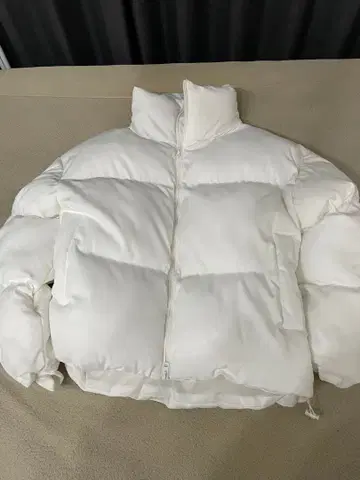 화이트 다운 자켓 풀 지퍼