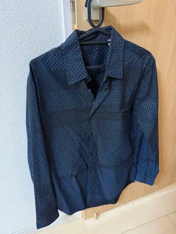 검정과 파랑 점무늬 긴팔 셔츠 M