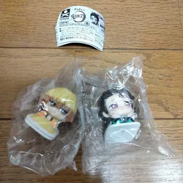 젠이츠와 탄지로 캡슐 토이 피규어 세트