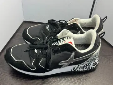 X JUST SAY WIZZ 블랙/화이트 스니커즈