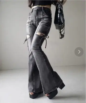 me+em select 컷 아웃 리본 빈티지 스트레치 플레어 데님