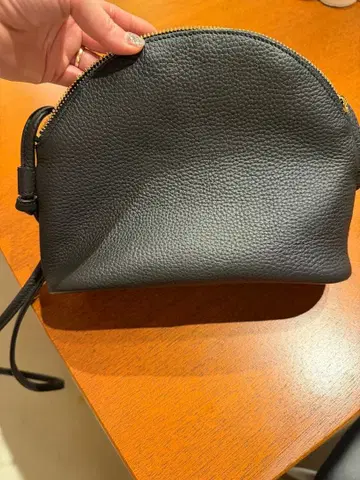 chouchou masako 블랙 가죽 숄더백