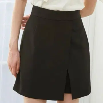 SNIDEL 랩 디테일 심플 스카 숏 팬츠 S 사이즈