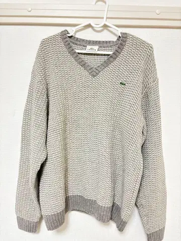 Lacoste 그레이 V넥 니트 스웨터