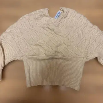 Jasmine 아이보리 케이블 니트 스웨터