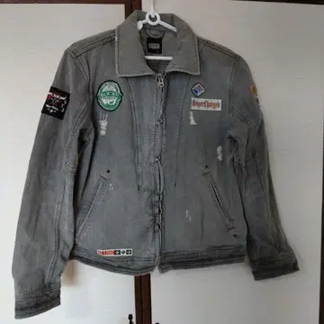 패치 부착 그레이 데님 자켓