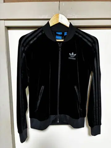 아디다스 벨로아 트랙 탑