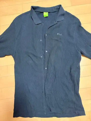 Huf. 다크 그레이 피케 셔츠