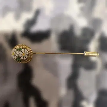 꽃 모티브 골드 브로치