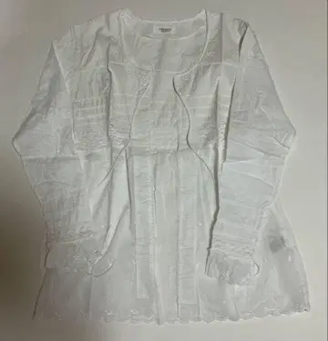 핑크하우스 레이스와 자수 장식 오버 블라우스 화이트