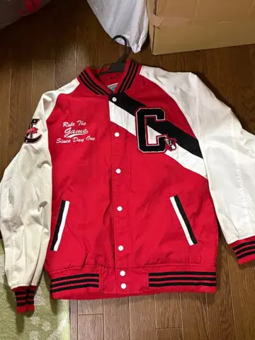 레드 화이트 바시티 자켓 자수