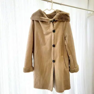 새상품급 여성용 아우터 무스탕 코트 속기모 코트 복슬복슬 베이지