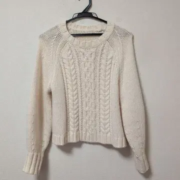 [ 새상품급 ] 스트로베리 필드 아이보리 케이블 니트 스웨터 M 사이즈