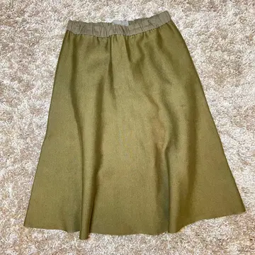 The SECRET CLOSET 플레어 스커트 무릎 기장 올리브 그린