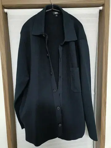 유니클로 다크 블루 버튼 가디건