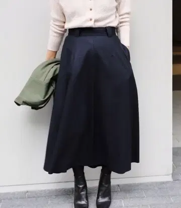 IENA 네이비 하드 압축 울 플레어 스커트 40 사이즈