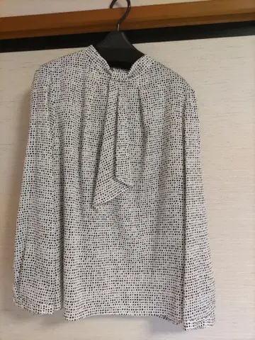 도트 무늬 리본 포함 긴팔 블라우스 사이즈 2