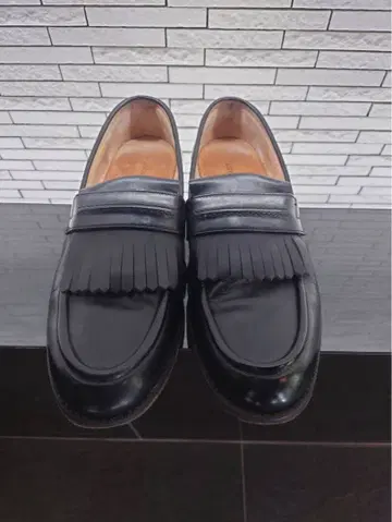 블랙 가죽 프린지 로퍼