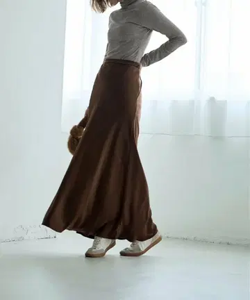 스타일 델리 바이어스 새틴 머메이드 스커트 브라운