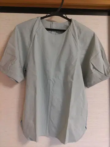 라이트 그린 계열 래글런 슬리브 T셔츠 사이즈 38