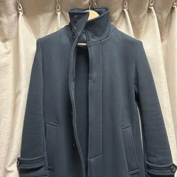 준 하시모토 스탠드 카라 코트