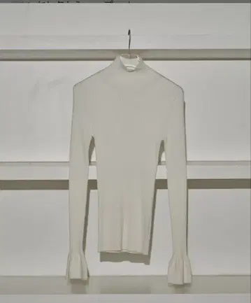 Todayful 플레어 커프스 리브 니트 에크루