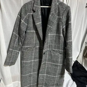 체크 무늬 롱 코트