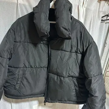 후드 부착 블랙 다운 자켓