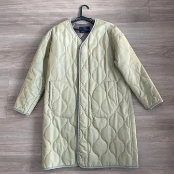 그린 라벨 릴랙싱 카키 노카라 퀼팅 코트