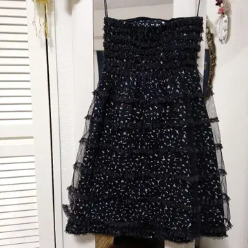 프릴 장식 블랙 쉬폰 플레어 스커트