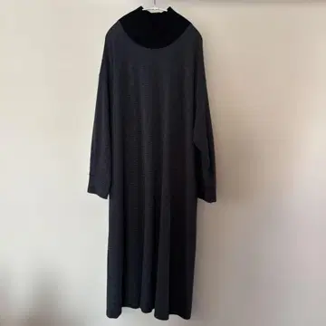 네이비 제이페이 다크 그레이 하이넥 긴팔 원피스