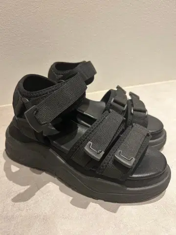 블랙 스포츠 샌들 통굽