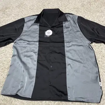 Younger Song 반팔 셔츠 블랙과 그레이