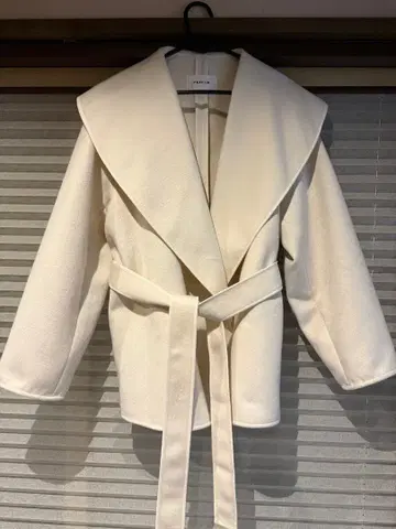 미사용 새상품 FRAY I.D 숄카라 숏 리버 코트