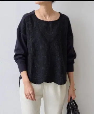 비어즐리 프론트 자수 니트 블랙 정가 31900