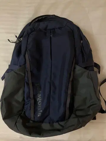 파타고니아 레프유지오 팩 28리터 백팩 네이비