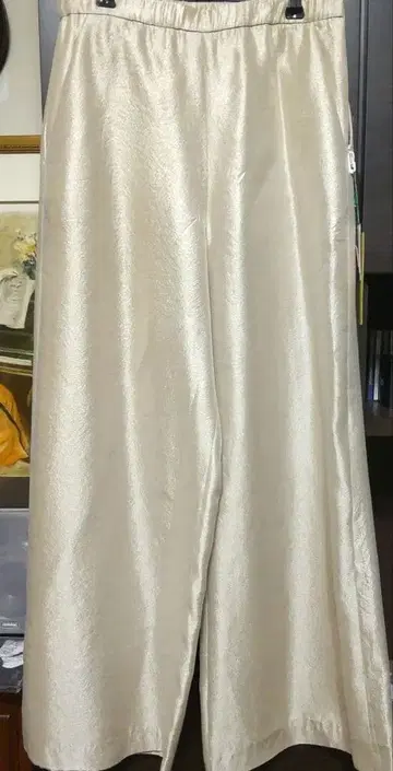 Syhilla 베이지 새틴 와이드 팬츠