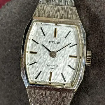 SEIKO 1975년 여성용 수동 와인딩 20석 새상품급 드레스 워치