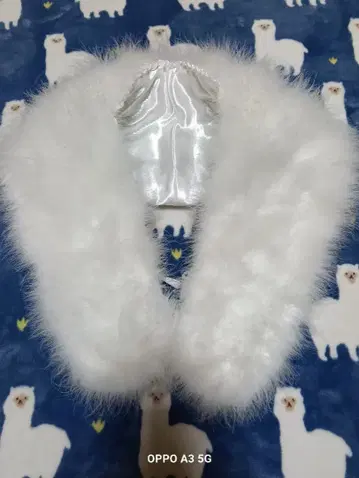 화이트 퍼가 달린 기모노 숄 성인식 등에