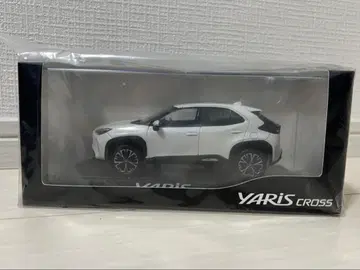 야리스 크로스 화이트 펄 크리스탈 샤인