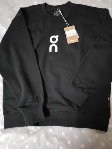 온 on 클럽 크루 블랙 맨투맨