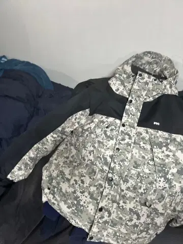 FTC CAMO 패턴 마운틴 후드티 S (공식 사이트 기완판)