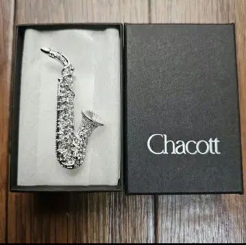 Chacott 색소폰형 브로치
