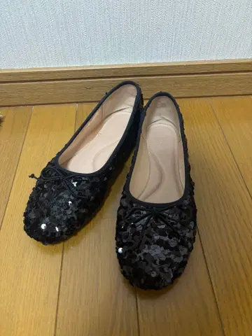 ZARA 스팽글 플랫슈즈