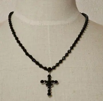 Chacott 블랙 크로스 모티브 목걸이