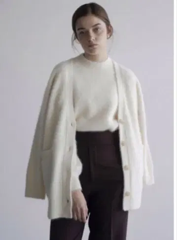 OHGA 라쿤 니트 긴팔 가디건 화이트