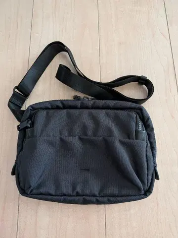 [ 캠퍼 ] 나일론 바디 숄더백 네이비 새상품급