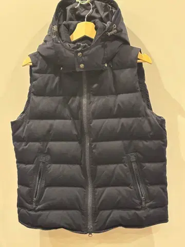 네이비 후드 부착 다운 베스트