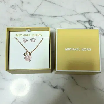 [ 미사용 새상품 ] 새상품급 마이클코어스 목걸이 & 귀걸이 하트